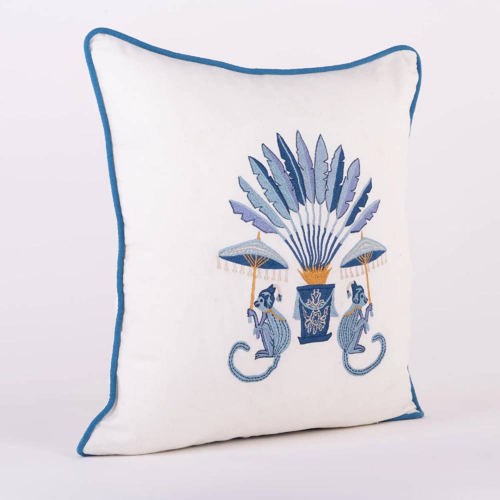 Les Ottomans Hand-embroidered cotton cushion EBC14b Convenienza