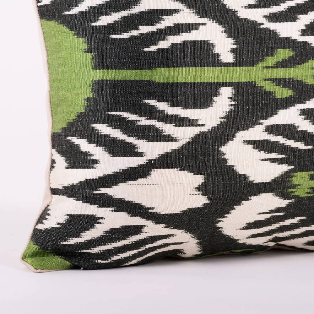 Les Ottomans Ikat silk cushion S227 Acquista Ora