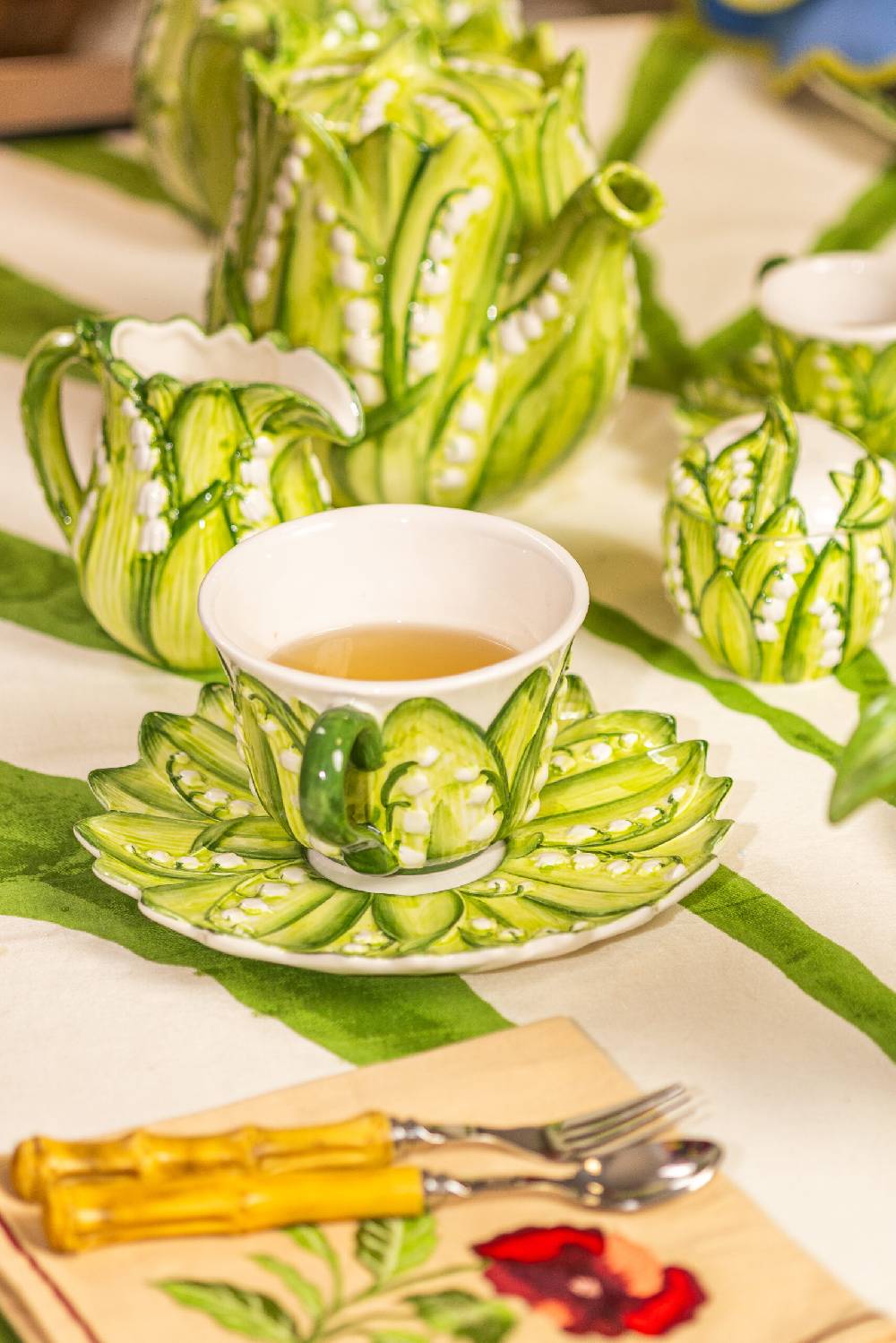 Les Ottomans Lilly of the valley ceramic tea cup Lightning offer