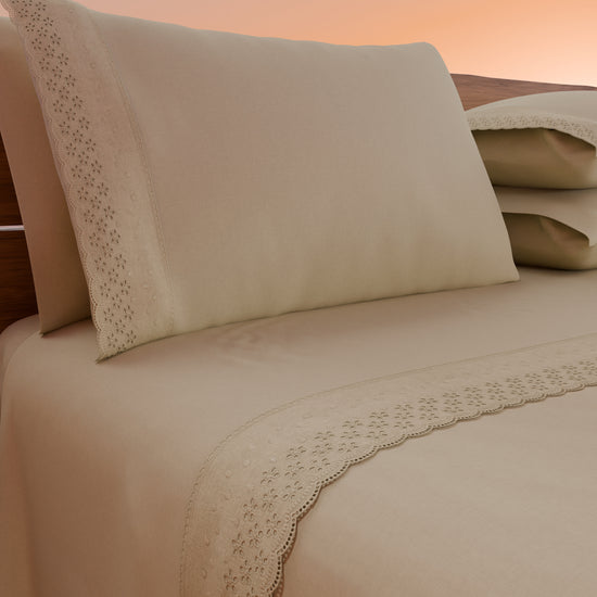 PETTI Lenzuola Matrimoniali in Puro Cotone Percalle con Balza in Pizzo San Gallo - Beige Offerta