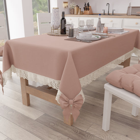 PETTI Tovaglia da Tavola Shabby Chic Copritavolo con Pizzo e Fiocchi Cipria