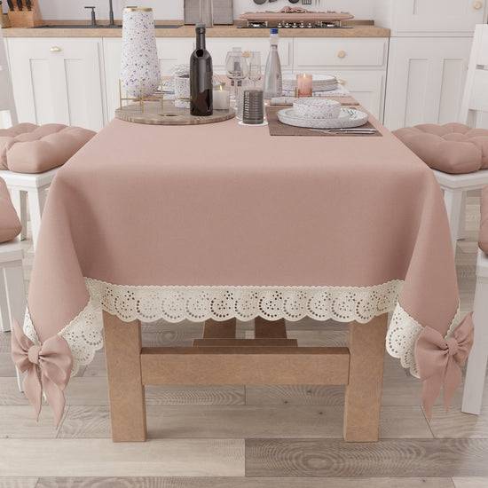 PETTI Tovaglia da Tavola Shabby Chic Copritavolo con Pizzo e Fiocchi Cipria Fino al 60% di sconto