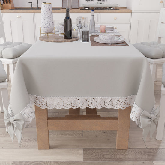 PETTI Tovaglia da Tavola Shabby Chic Copritavolo con Pizzo e Fiocchi Grigio Chiaro Sostegno trimestrale