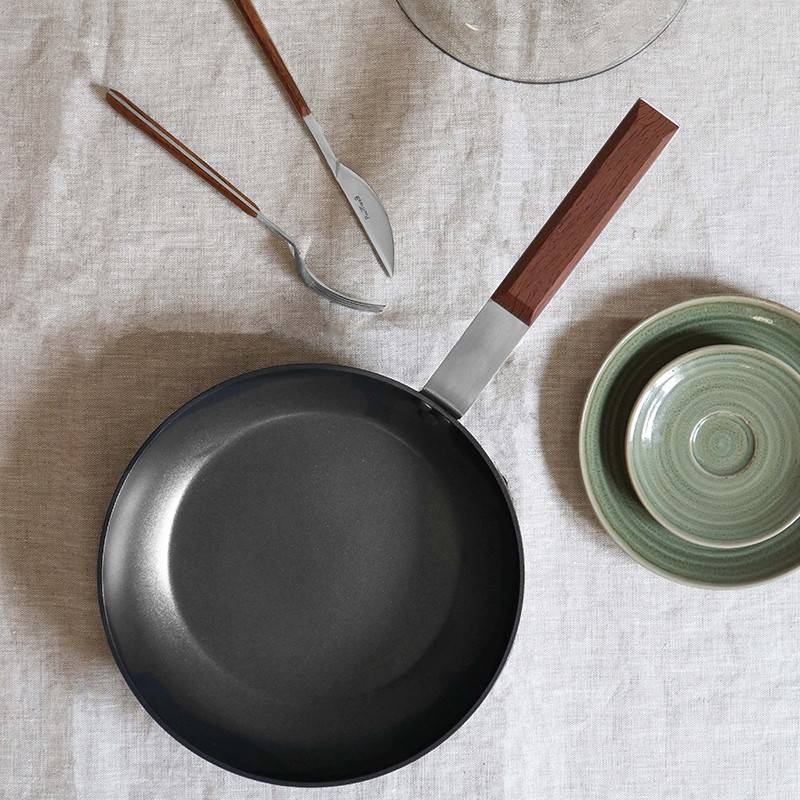 Pintinox Sushi » Padelle in alluminio forgiato con manico effetto mogano Vendita