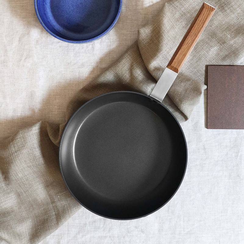 Pintinox Sushi » Padelle in alluminio forgiato con manico effetto teak Promozione